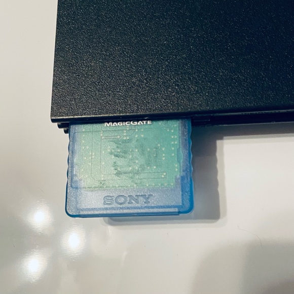 Sony PlayStation 2 (PS2) with 2 controllers + memory card - Picture 8 of 13